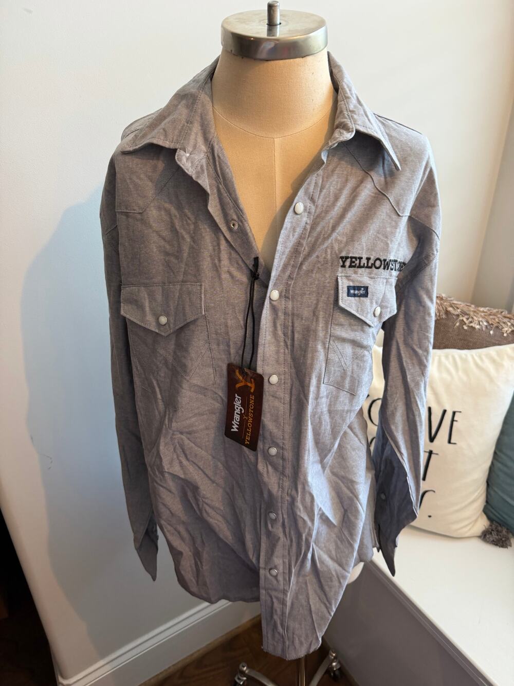 Grey Wrangler Men's Yellowstone Chambray Snap Shirt "Yellowstone" Large NWT